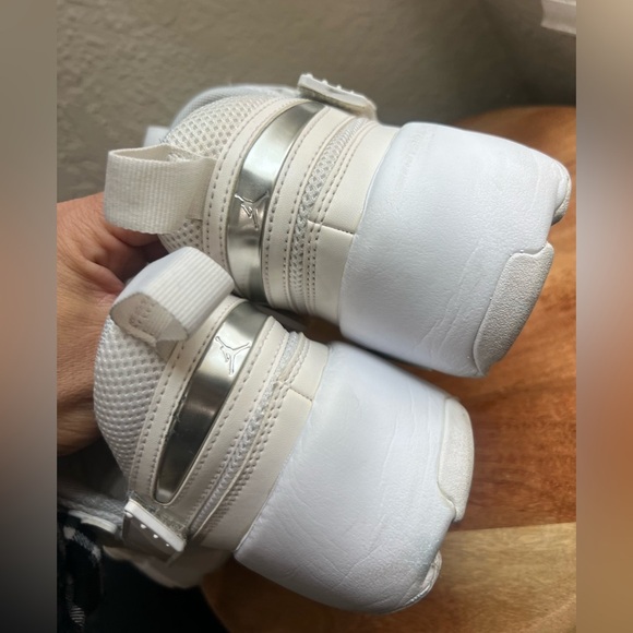 Jordan Trunner LX "Triple White" Men 9.5 - Picture 8 of 10
